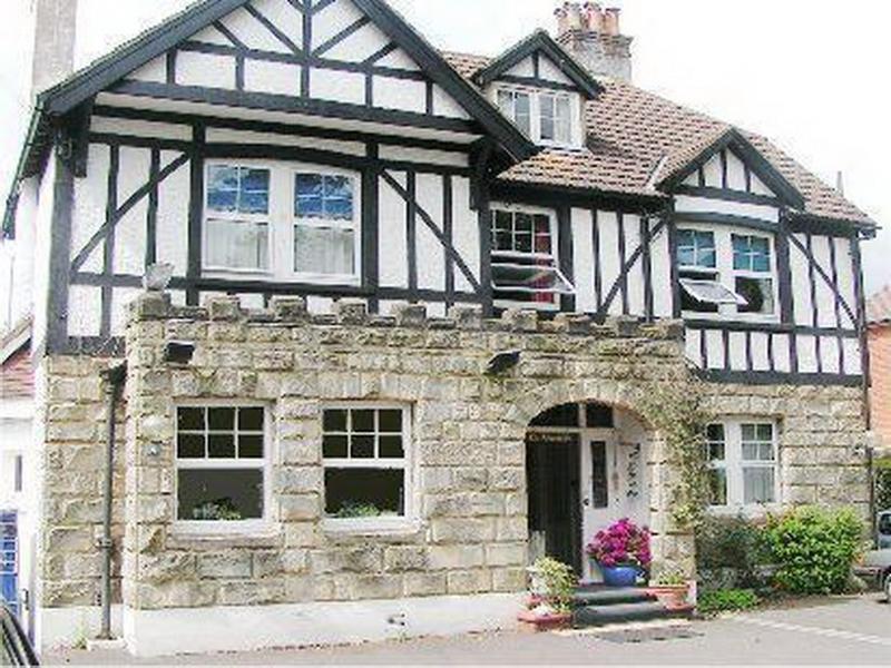 Gatwick Castle B&B Horley Dış mekan fotoğraf