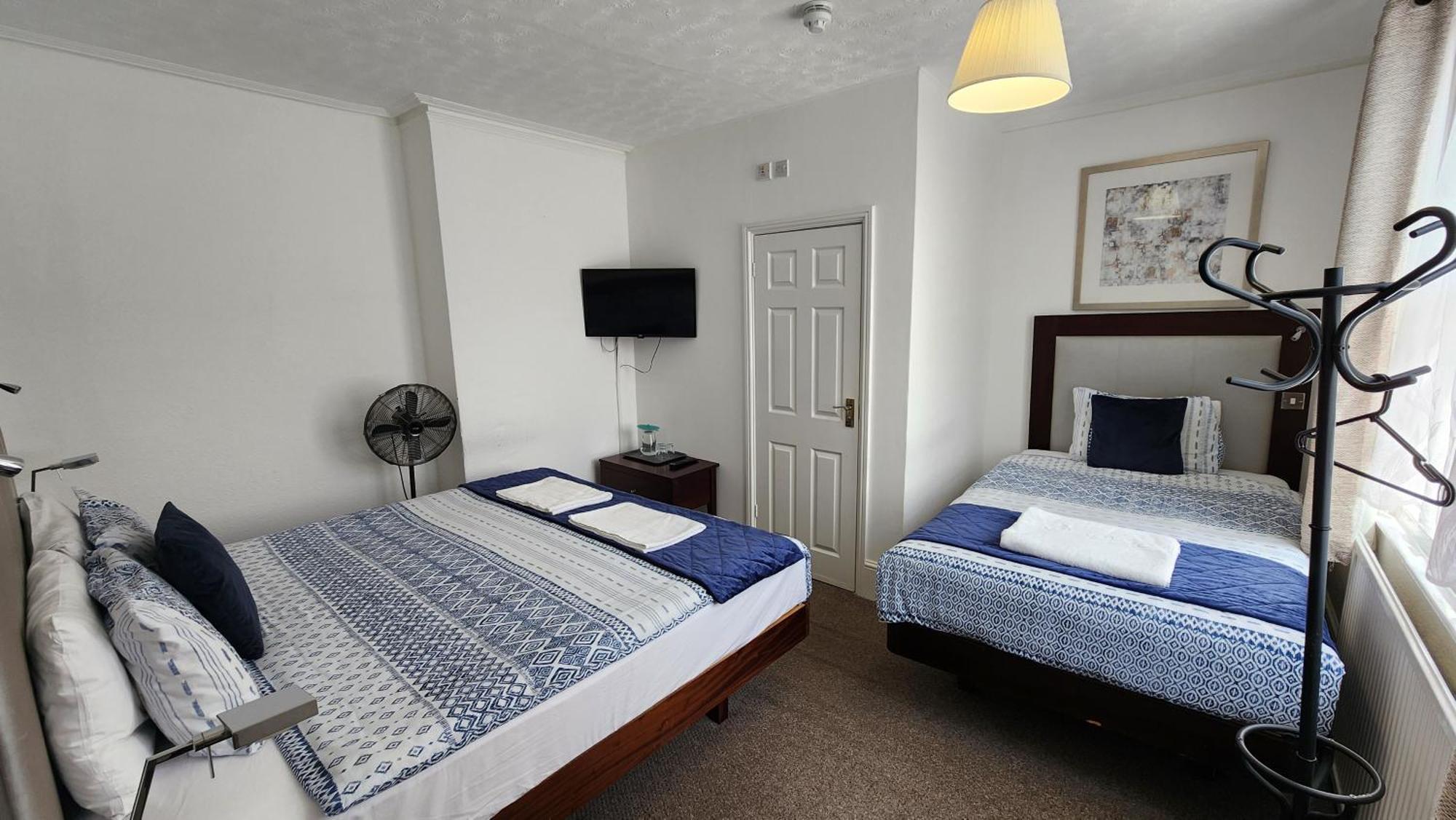 Gatwick Castle B&B Horley Dış mekan fotoğraf