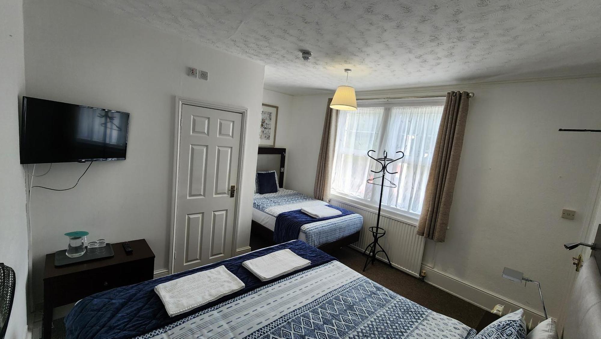 Gatwick Castle B&B Horley Dış mekan fotoğraf