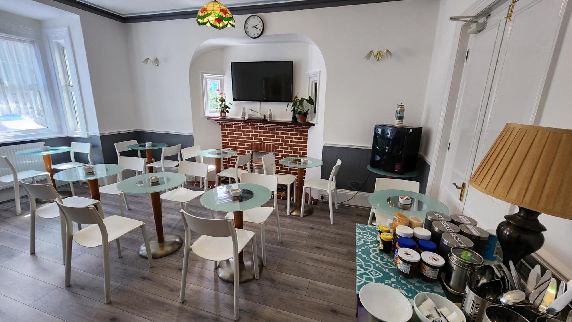 Gatwick Castle B&B Horley Dış mekan fotoğraf