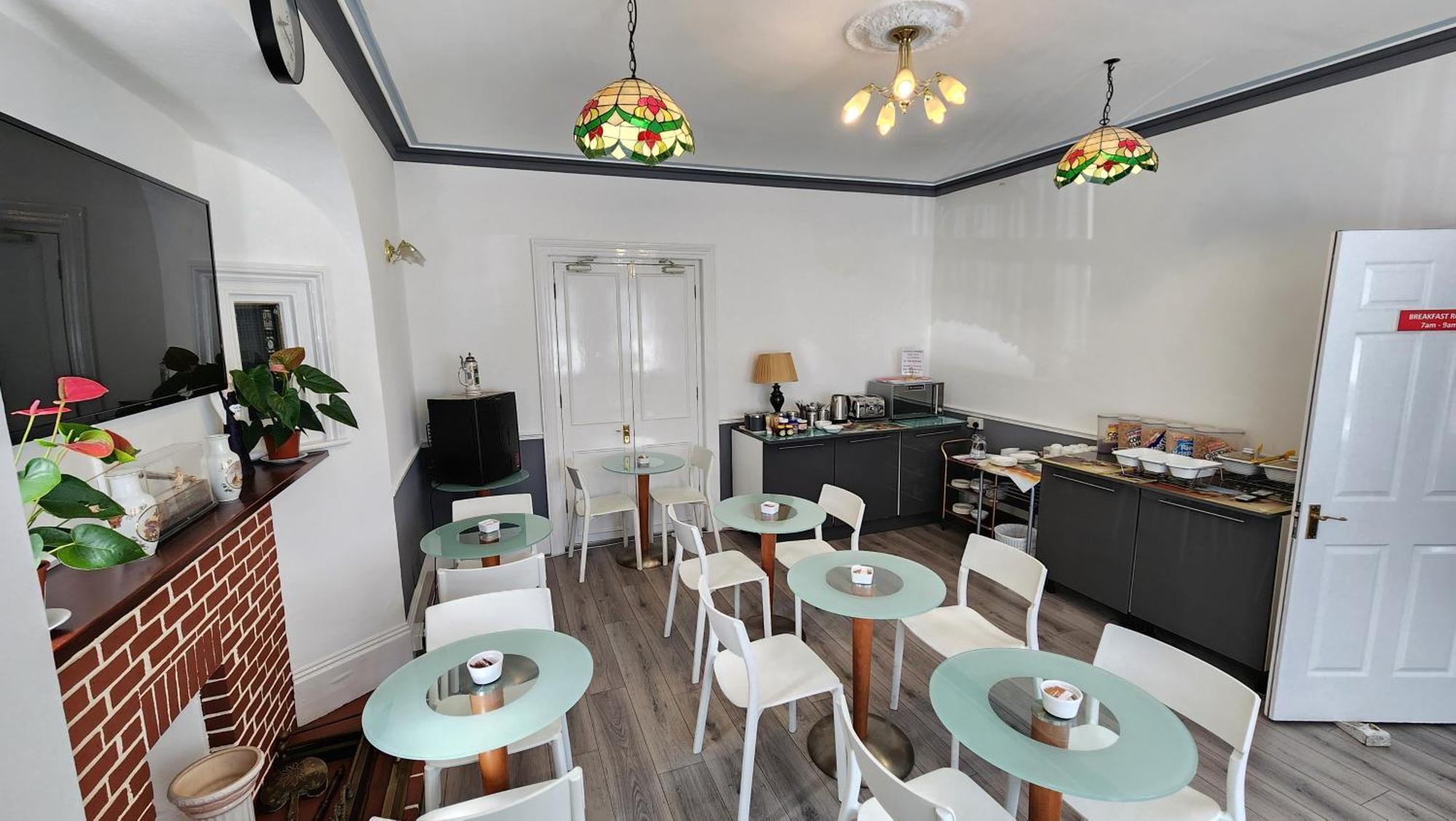Gatwick Castle B&B Horley Dış mekan fotoğraf