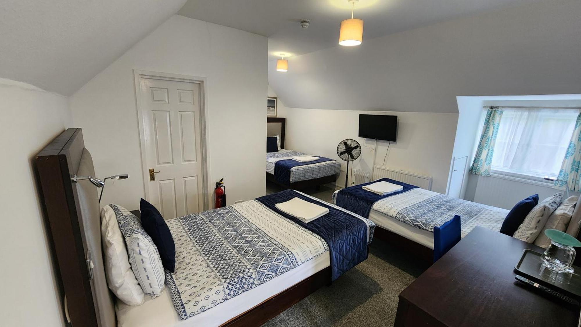 Gatwick Castle B&B Horley Dış mekan fotoğraf
