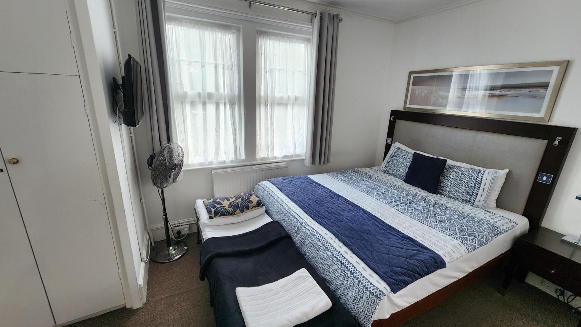 Gatwick Castle B&B Horley Dış mekan fotoğraf