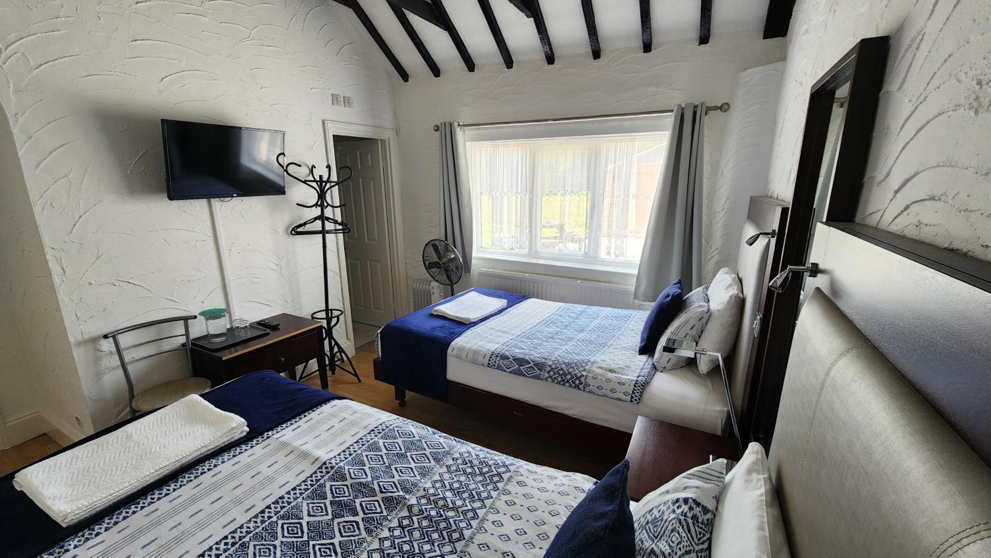 Gatwick Castle B&B Horley Dış mekan fotoğraf