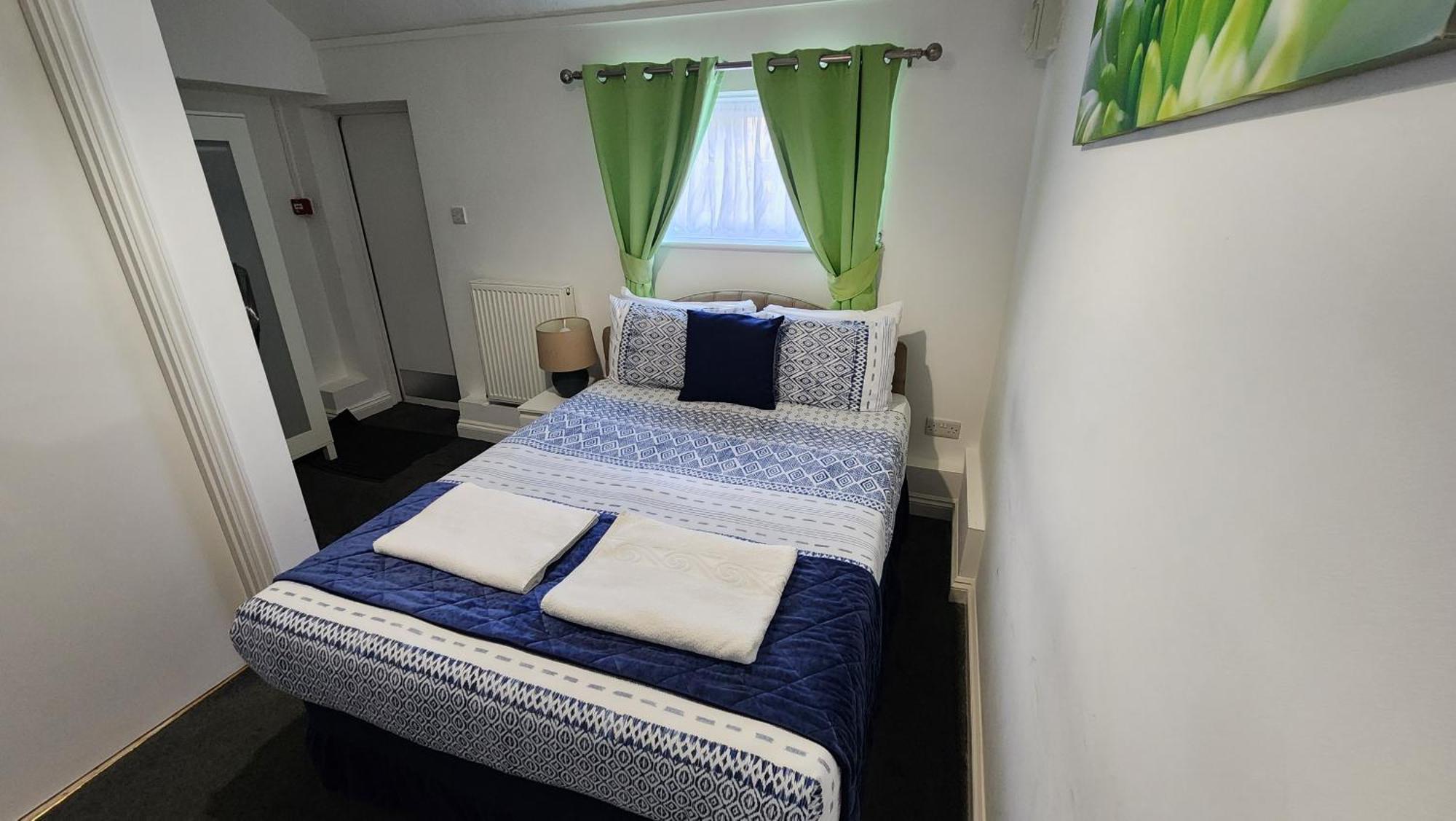 Gatwick Castle B&B Horley Dış mekan fotoğraf