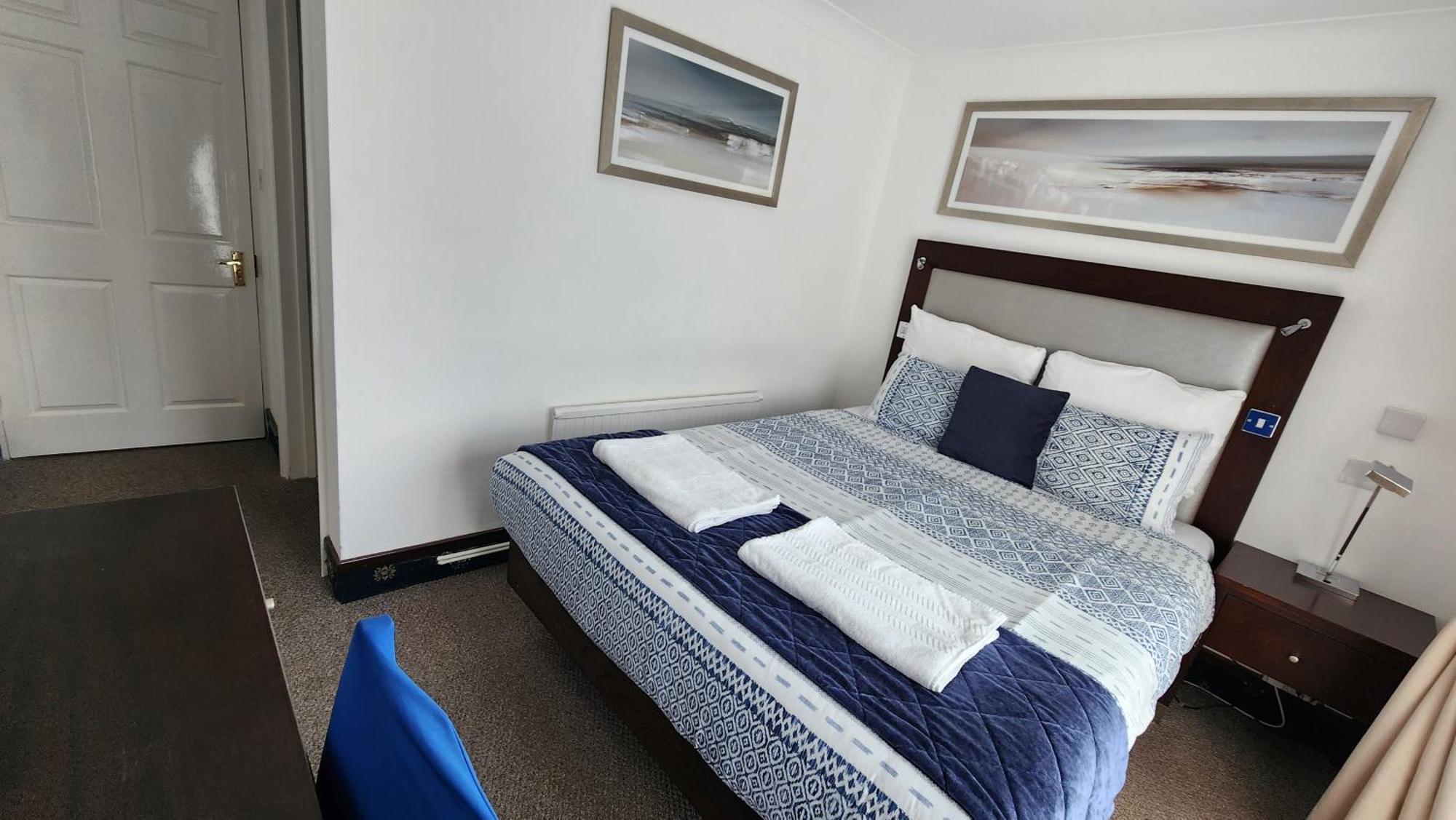Gatwick Castle B&B Horley Dış mekan fotoğraf