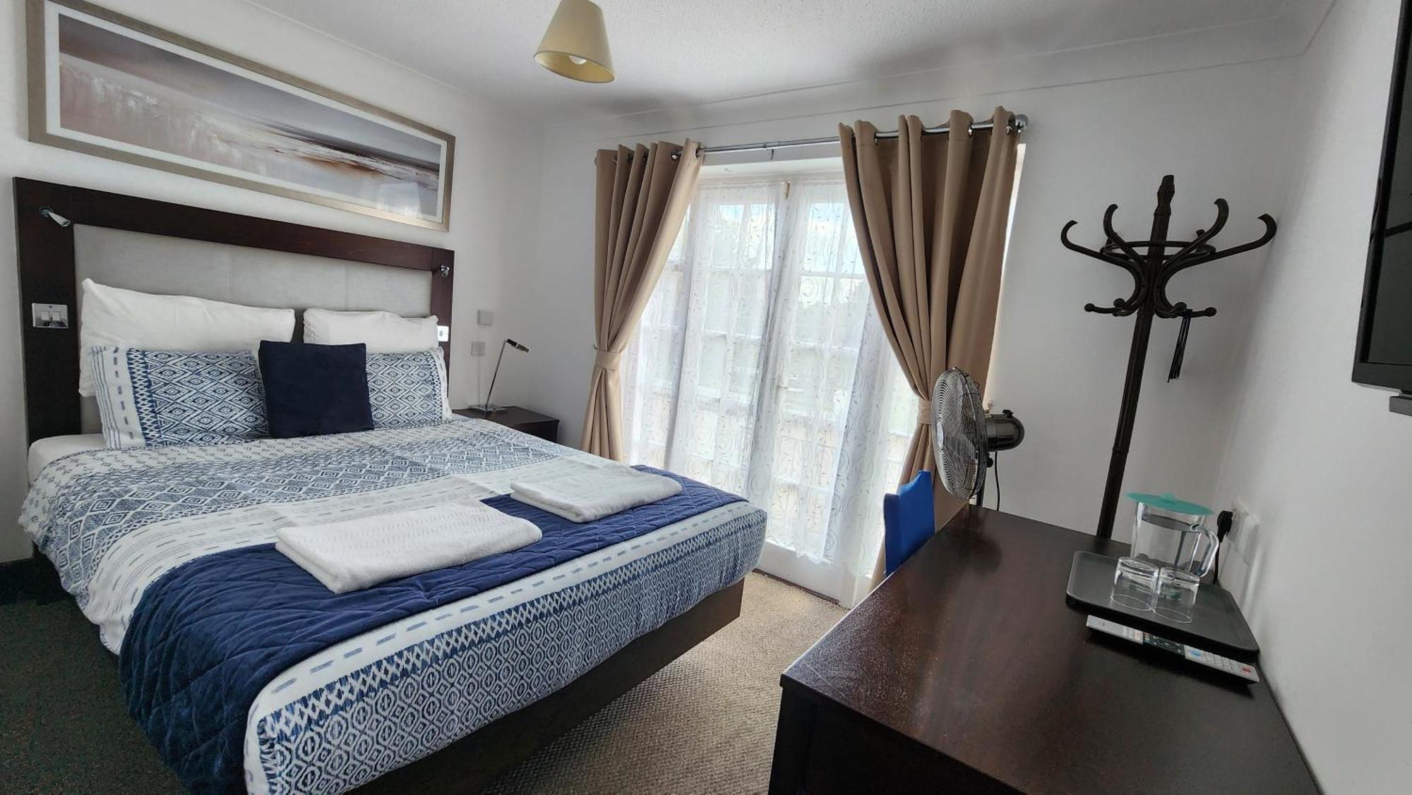 Gatwick Castle B&B Horley Dış mekan fotoğraf