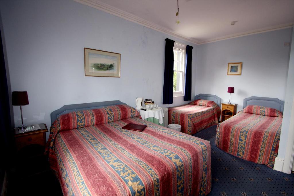 Gatwick Castle B&B Horley Dış mekan fotoğraf