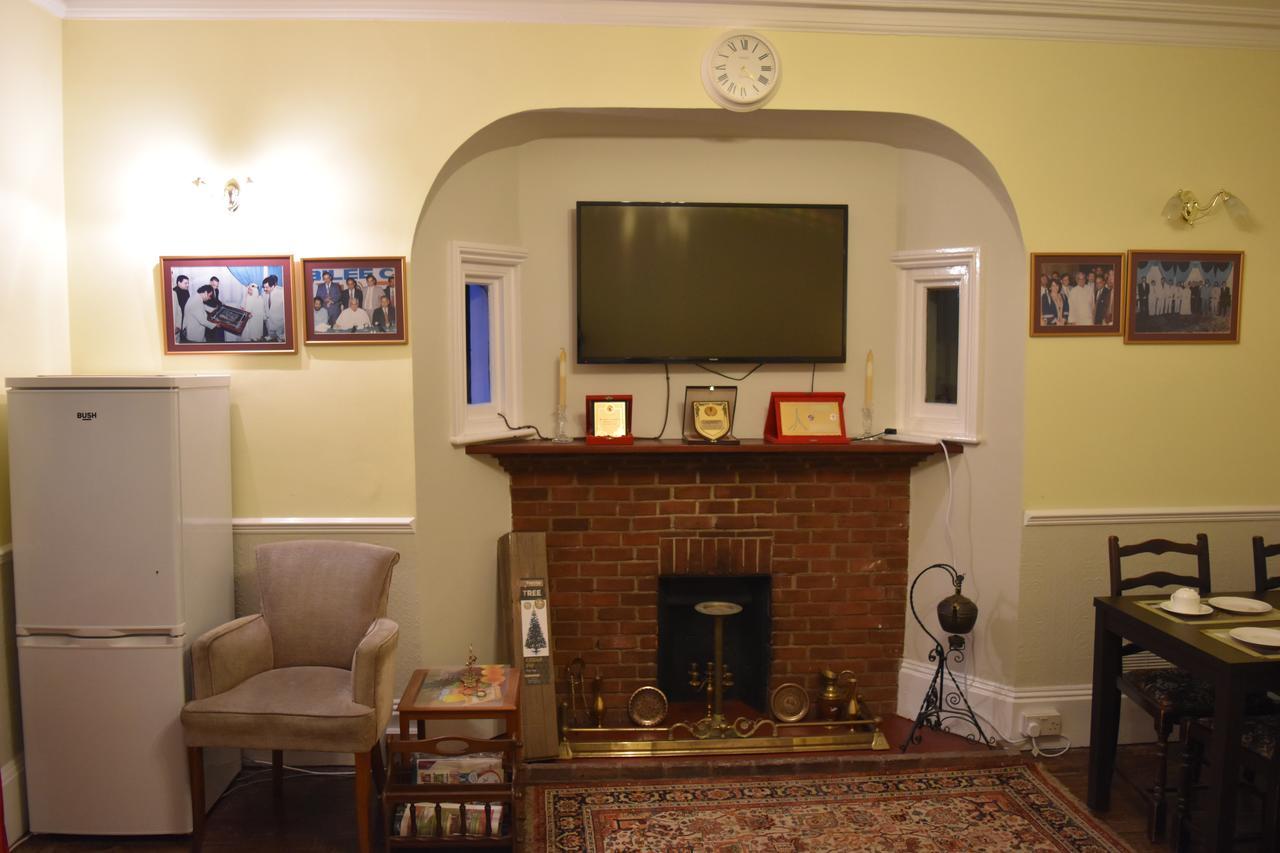 Gatwick Castle B&B Horley Dış mekan fotoğraf