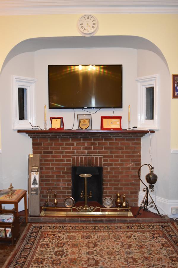 Gatwick Castle B&B Horley Dış mekan fotoğraf