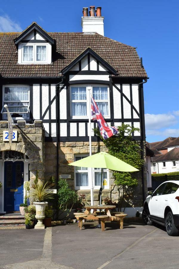 Gatwick Castle B&B Horley Dış mekan fotoğraf