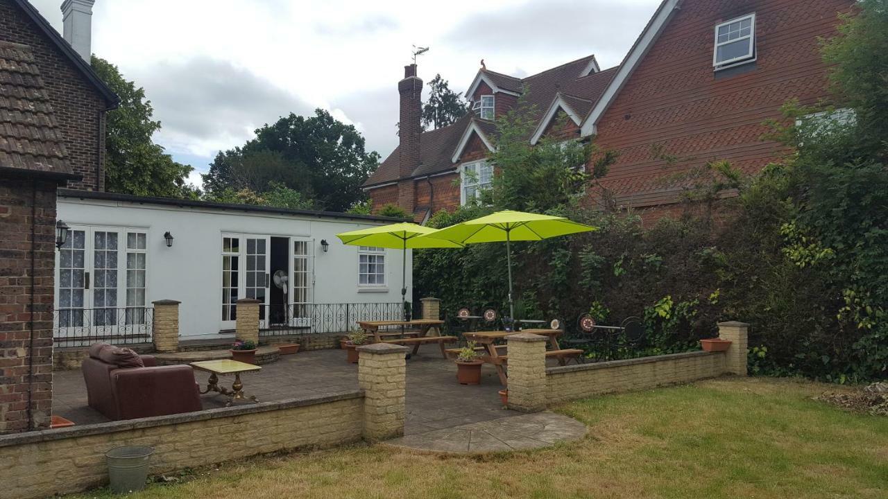 Gatwick Castle B&B Horley Dış mekan fotoğraf