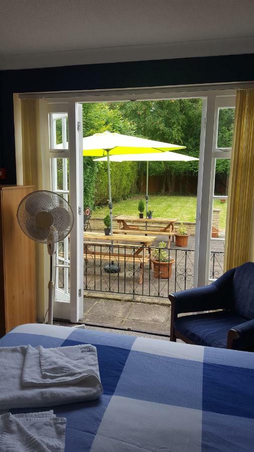 Gatwick Castle B&B Horley Dış mekan fotoğraf